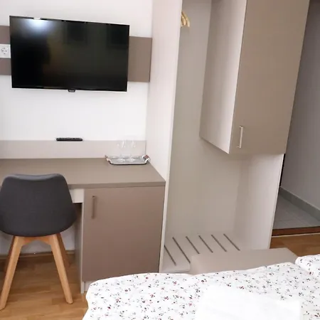 Galagonya I. Ii. Πανσιόν