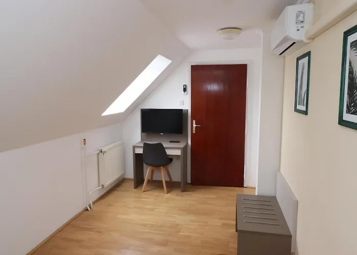 Gasthuis Galagonya I. Ii. 3*