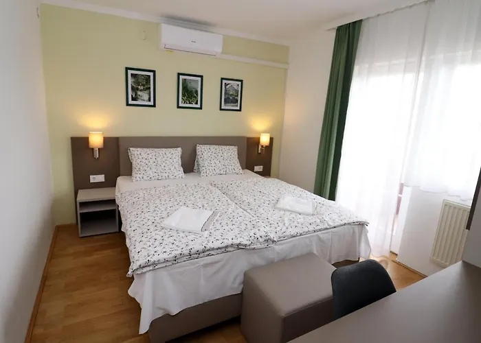 Galagonya I. Ii. Gasthuis 3*